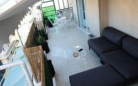 The Captains Flat On The Roof